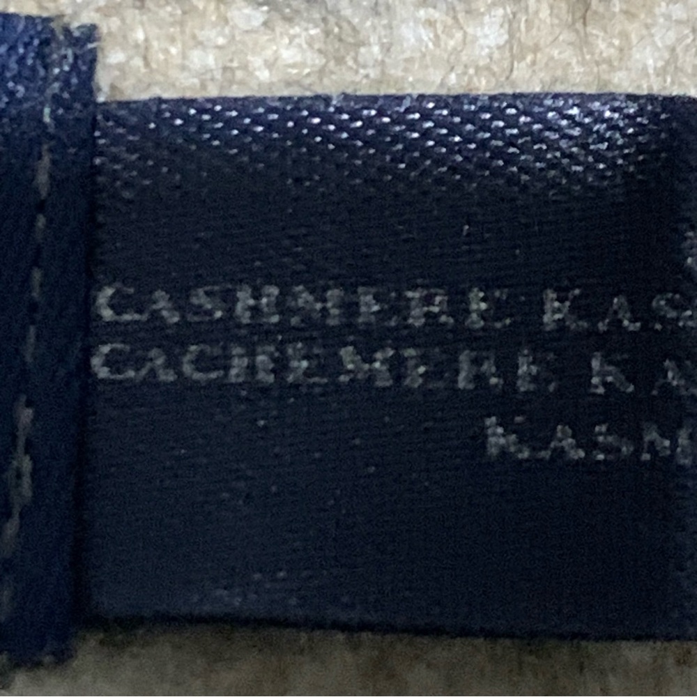 Burberry Cashmere Scarf - Picture 5 of 7